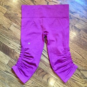 Lululemon purple scrunch cropped leggings size 6